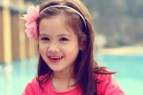 吃瓜系女孩小咔,吃瓜女孩的趣味生活点滴